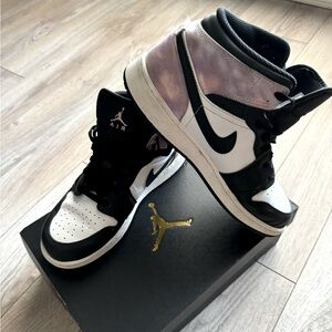 Air Jordan 1 MID SE (GS) Bleached Coral